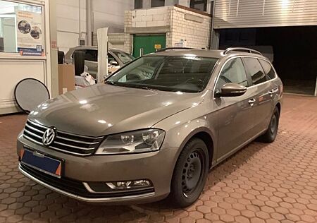 VW Passat Variant Volkswagen Passat 1,6 Variant*Navi*Sitzheizung*