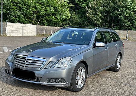 Mercedes-Benz E 220 CDI T BlueEFFICIENCY -