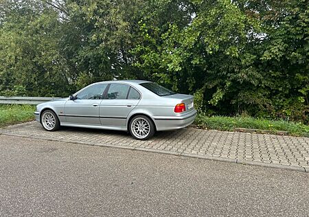 BMW 528i