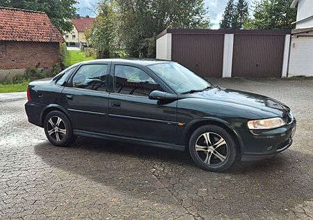 Opel Vectra 1.6 16V Edition 100 Edition 100
