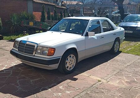 Mercedes-Benz 230 E