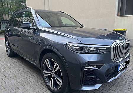 BMW X7 xDrive30d - M Paket + Sportpaket 7 Sitzer