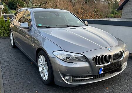 BMW 530d Touring A -