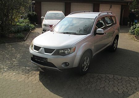 Mitsubishi Outlander 2.0 DI-D Invite 4WD AHK Tüv04/26