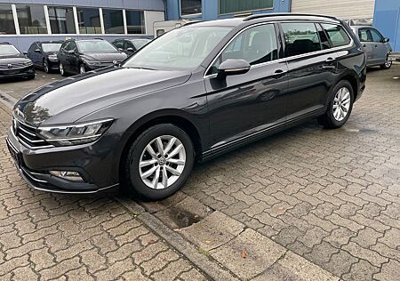 VW Passat Variant Volkswagen Passat Var.2.0TDI-DSG-ACC-LED-Navi-Massage