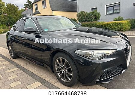 Alfa Romeo Giulia Super+AUTOMATIK+LEDER+PANO+LED+KAMERA+ALU