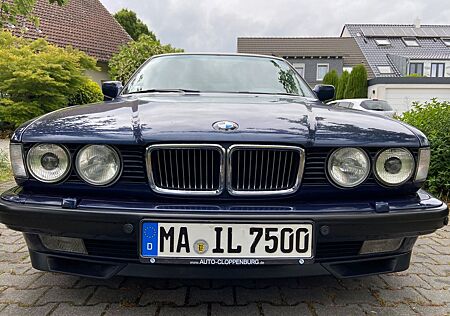 BMW 750iL 12 ZYLINDER ALU LEDER XENON S-HEIZUNG