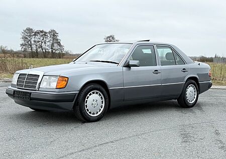 Mercedes-Benz 230 230E **TÜV/AU NEU** H-Zulassung, Rentnerfahrzeug