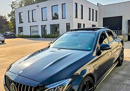 Mercedes-Benz C 63 AMG Speedshift 7G-MCT