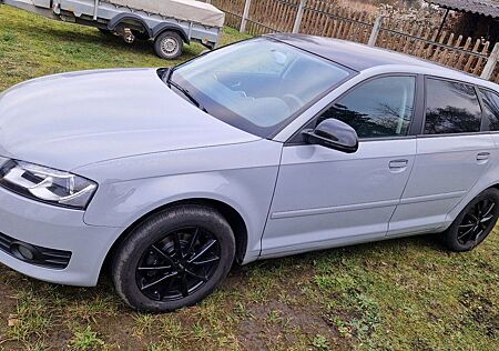 Audi A3 1.6 Attraction Sportback Attraction