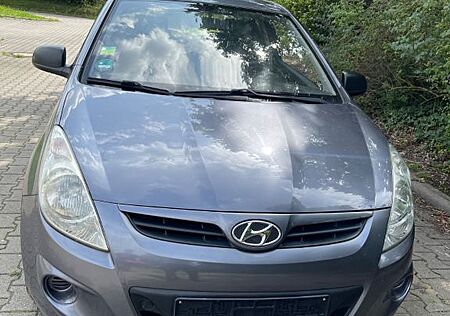 Hyundai i20 1.2 Classic TÜV 06.2027 Manuell