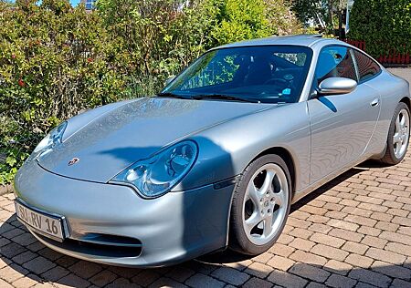 Porsche 996 Carrera 2 Coupé original und im Erstlack