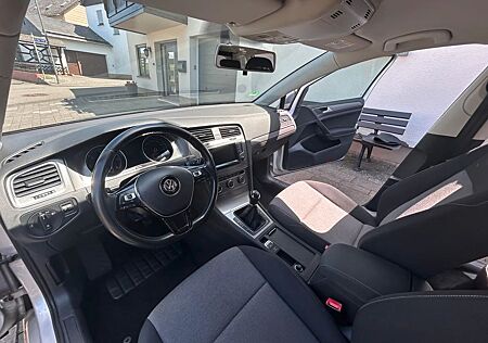 VW Golf Volkswagen 1.6 TDI Variant mit AHK