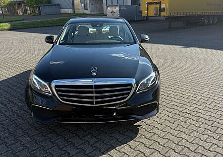 Mercedes-Benz E 220 d 4MATIC Autom. -