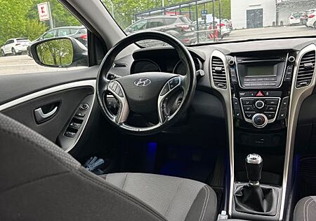 Hyundai i30 blue 1.6 CRDi 100kW Trend blue Trend