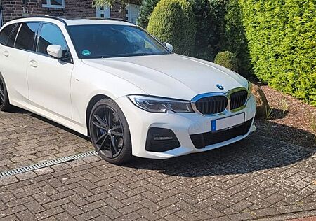 BMW 330i xDrive Touring M Sport inkl. Wartungspaket