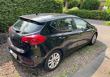 Kia Cee'd / Ceed 1.6 GDI Dream-Team Edition Drea...