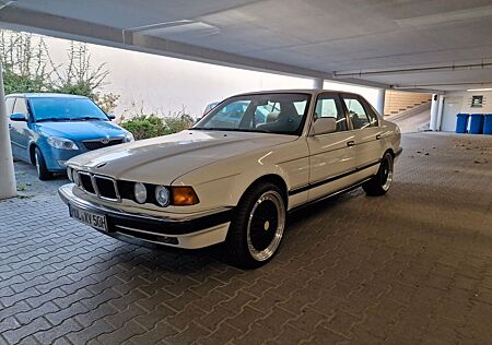 BMW 750 i E32