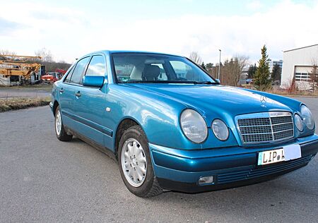Mercedes-Benz E 200 CLASSIC Classic