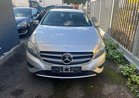 Mercedes-Benz A 180 BlueEFFICIENCY Style Edition Style Edition