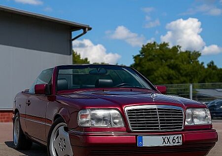 Mercedes-Benz E 300 Mercedes W124 A124 300CE Cabrio