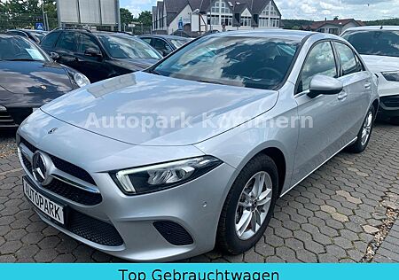 Mercedes-Benz A 180 Lim.*136PS*HU Neu*Navi*CAM*11000 KM!