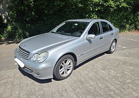 Mercedes-Benz C 180 Automatik TÜV 03/26 Facelift Sitzheizung