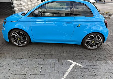 Abarth 500 Cabrio 42 kWh Scorpionissima Elektro