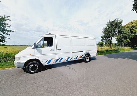 Mercedes-Benz Sprinter 412 Maxi / 6-Zwillingsreifen
