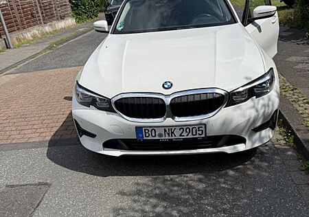 BMW 330e Advantage Automatik Advantage