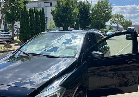 Mercedes-Benz B 200 | 156 PS | Benzin | EZ 2012