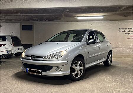 Peugeot 206 JBL 110 Automatik JBL TÜV TOP M+S 4 Türer