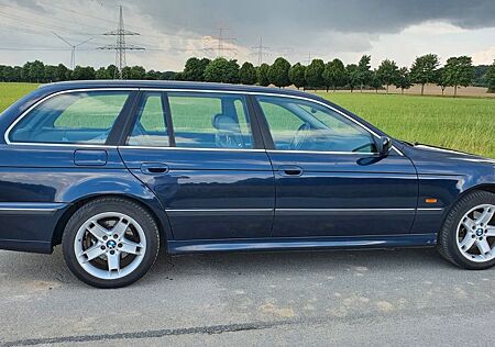 BMW 528i Touring -