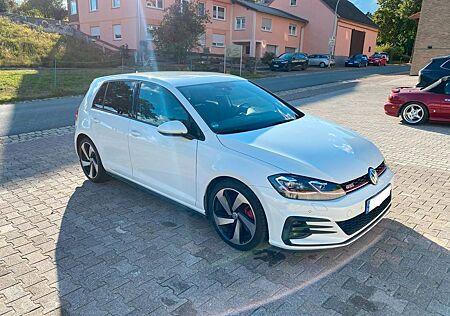 VW Golf Volkswagen 2.0 TSI DSG GTI Performance GTI Performance