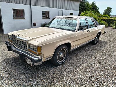 Ford LTD Crown Victoria