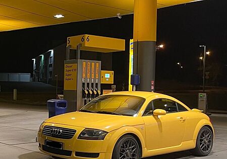 Audi TT Coupe 1.8T quattro 165 kW -