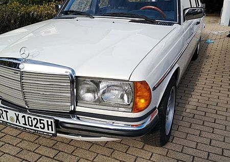 Mercedes-Benz 280 E W123 1977