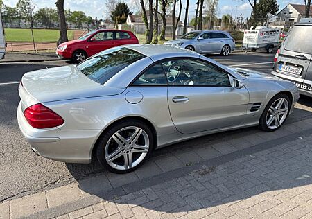 Mercedes-Benz SL 500 - Neuwertiges Fahrzeug