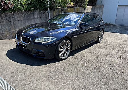 BMW M550d xDrive Touring HUD LED 20 Zoll Kamera PANO