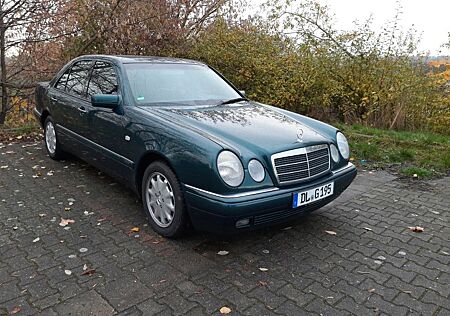 Mercedes-Benz 240 E