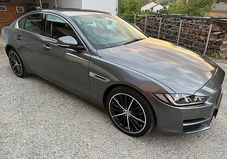 Jaguar XE 20d 180PS AWD Prestige Automatik Prestige
