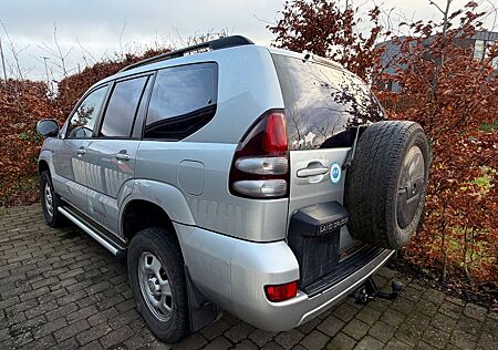 Toyota Land Cruiser 3.0 D-4D Manual 120kw LKW/Klima/4x4