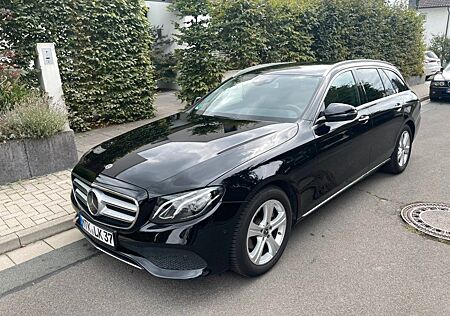 Mercedes-Benz E 220 E220d T Avantgarde/Distronic/Keyless/Standhz/AHK