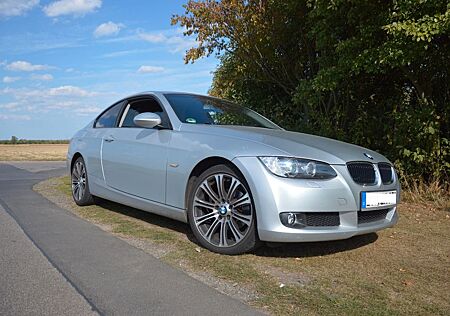 BMW 320i Coupé - M- Felgen/Navi/ AHK/Klimaautomatik