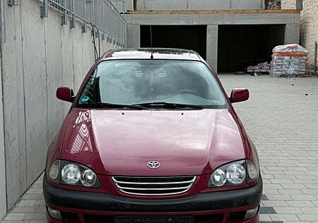 Toyota Avensis 2.0 linea