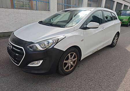 Hyundai i30 gebraucht kaufen Hyundai i30 cw blue Classic*EURO 6*VOLL FAHRBEREIT*