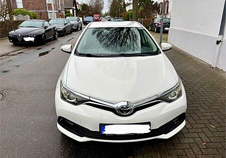 Toyota Auris 1,33-l-Dual-VVT-i, Allwetterbereifung