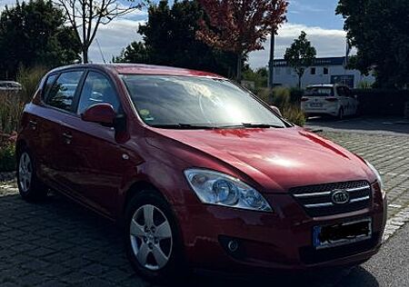 Kia Cee'd Ceed 1.4 TOP 2.Hand Klima TÜV 12'26 Rentner