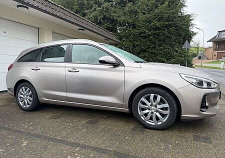 Hyundai i30 cw 1.4 Family - 2.HAND-SITZH-SPURHA-TEMPOMAT