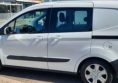 Ford Transit Courier von Privat